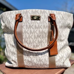 MICHAEL KORS  
Tote Travel Bag
Color: white with large print